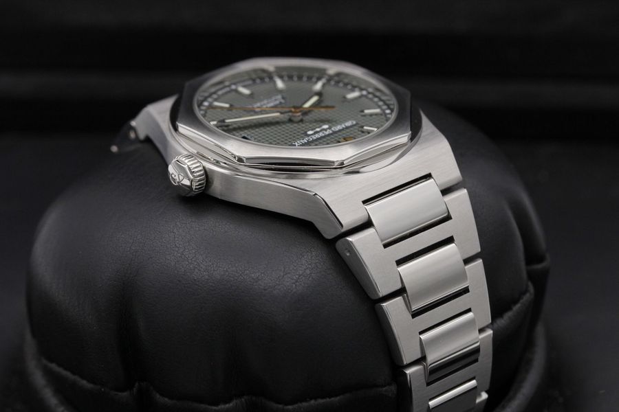 Girard Perregaux Laureato 81005-11-3407-1CM
